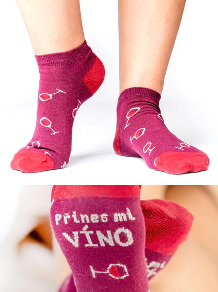 Přines víno kotníkové ponožky