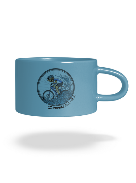 Cyklistický horoskop: Vodnár hrnček makronka Blue Macaron