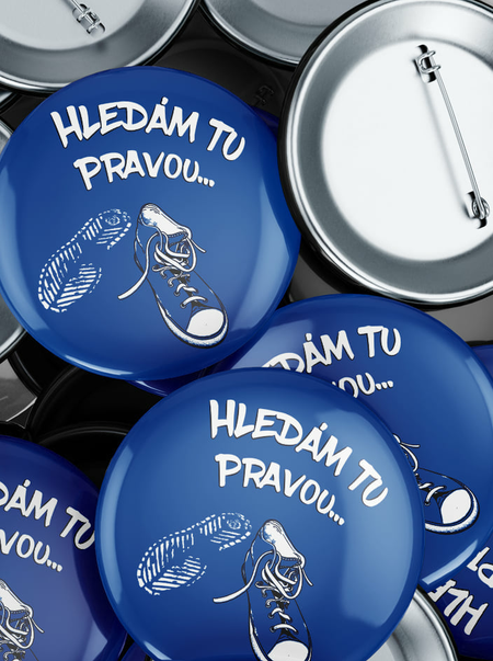 Placka Hledám tu pravou modrá