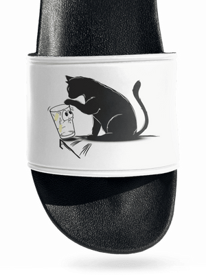 Mačka a pohár šľapky White