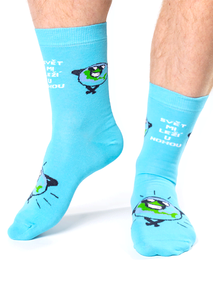 Svět mi leží u nohou ponožky