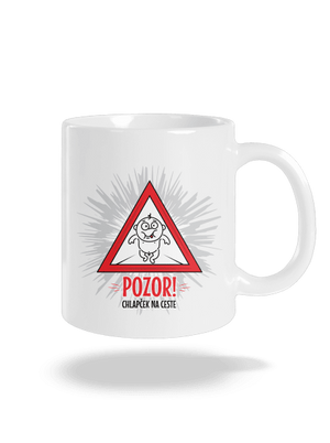 Chlapček na ceste klasický hrnček White