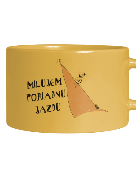 Milujem jazdu hrnček makronka Yellow Macaron
